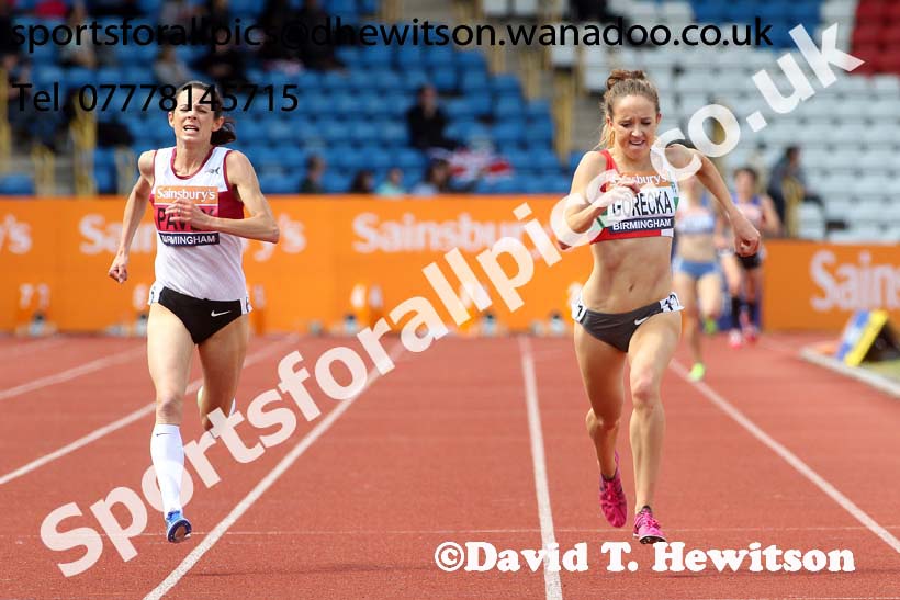 Emelia Gorecka (Aldershot Farnham) outsprints Jo Pavey (Exeter) to win the 5000 metres, 2014 Sainsbury's British Championships. Photo: David T. Hewitson/Sports for All Pics